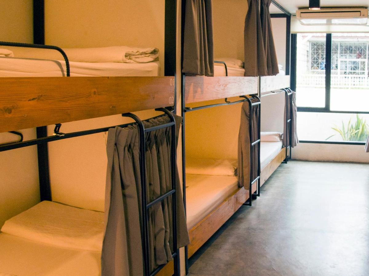 Holy Sheet Hostel Bangkok Ngoại thất bức ảnh