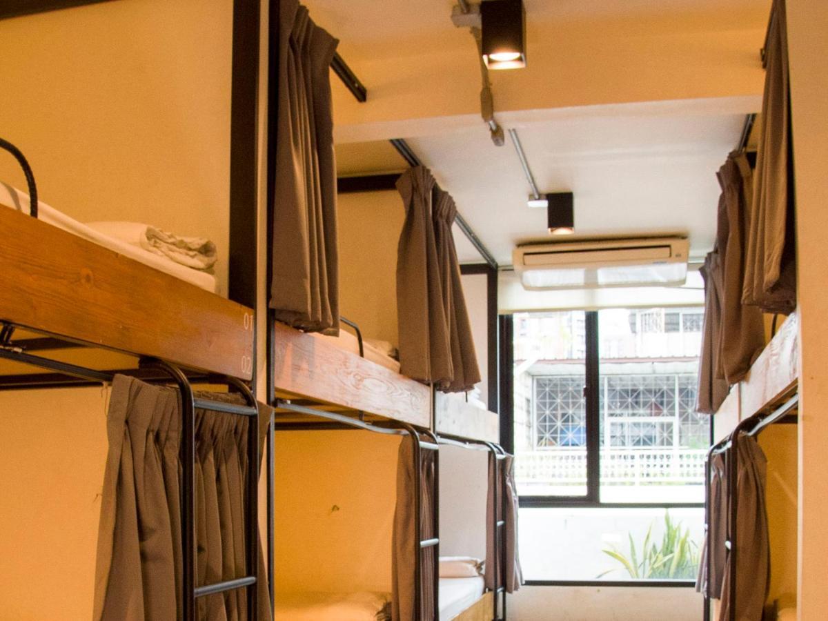 Holy Sheet Hostel Bangkok Ngoại thất bức ảnh