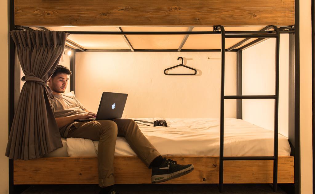 Holy Sheet Hostel Bangkok Ngoại thất bức ảnh